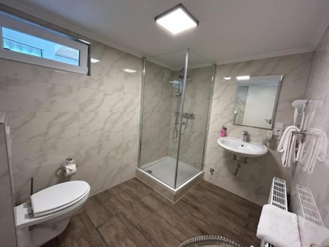 Rheinischer Hof Appartements Leverkusen Bagian luar foto